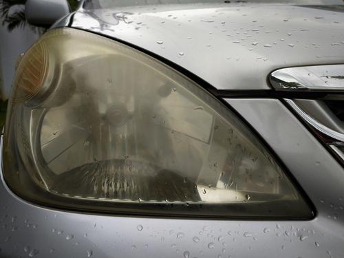 Doffe koplampen? Maak ze weer helder door ze te polijsten