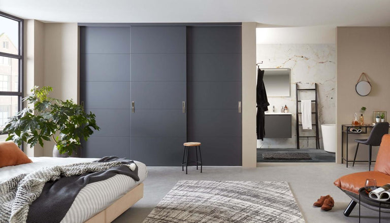 Een inbouwkast laten maken, dat ruimt lekker op