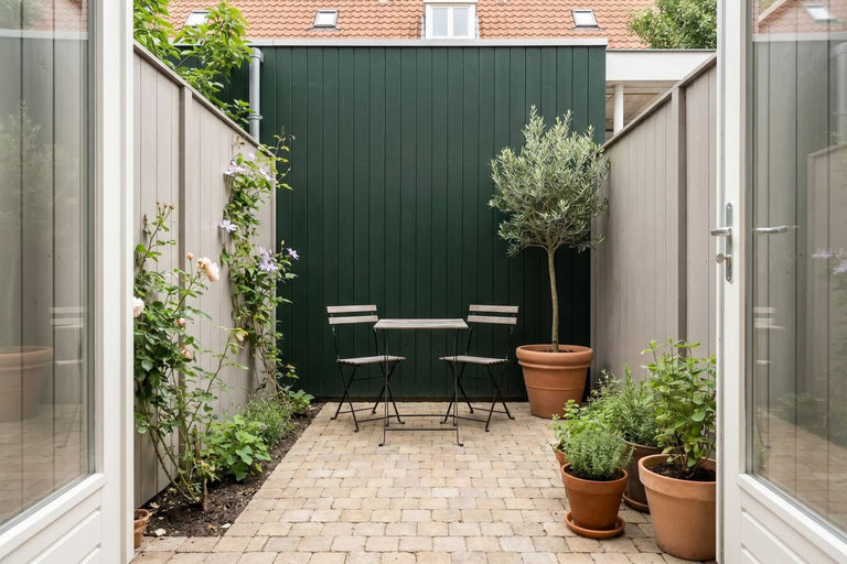 Hoe kan ik mijn kleine tuin praktisch en stijlvol inrichten?