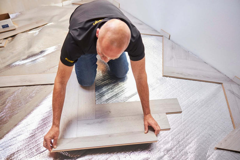 Voordelig je nieuwe laminaatvloer laten leggen met de Hubo legservice