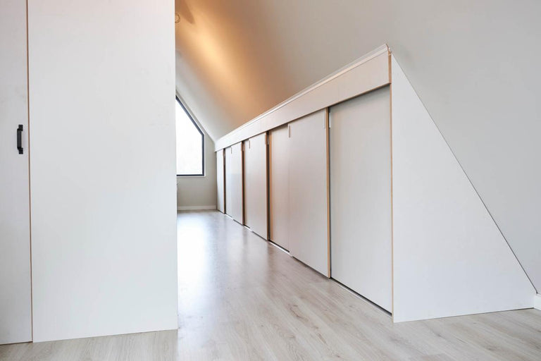 Een opbergkast op maat laten maken: slim uitbesteed