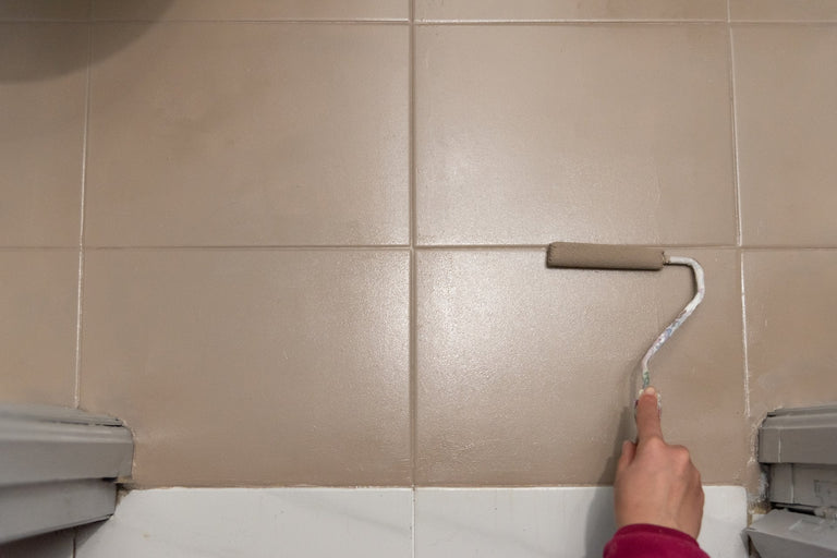 Badkamer verven? Zo breng je schimmelwerende badkamerverf aan