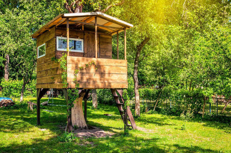 Een trap voor de boomhut maken in stappen