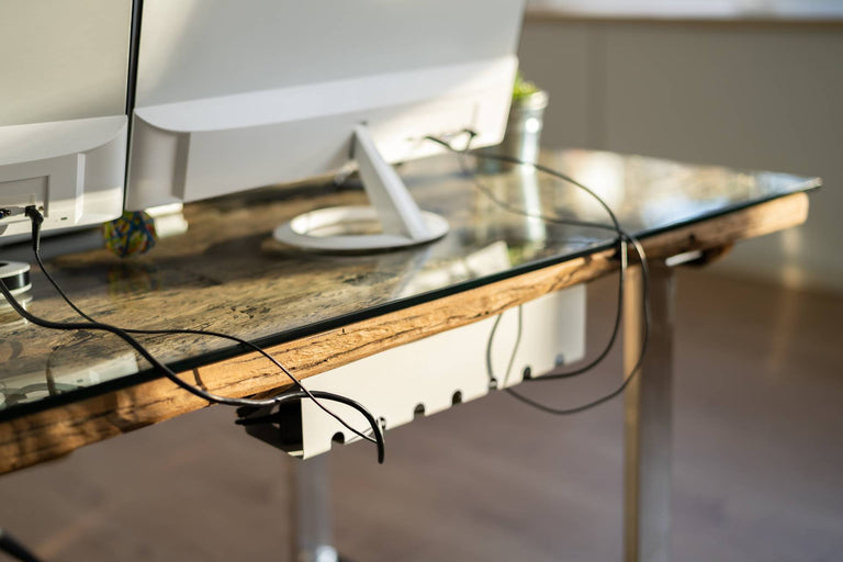6 Tips voor het wegwerken van de kabels van je bureau