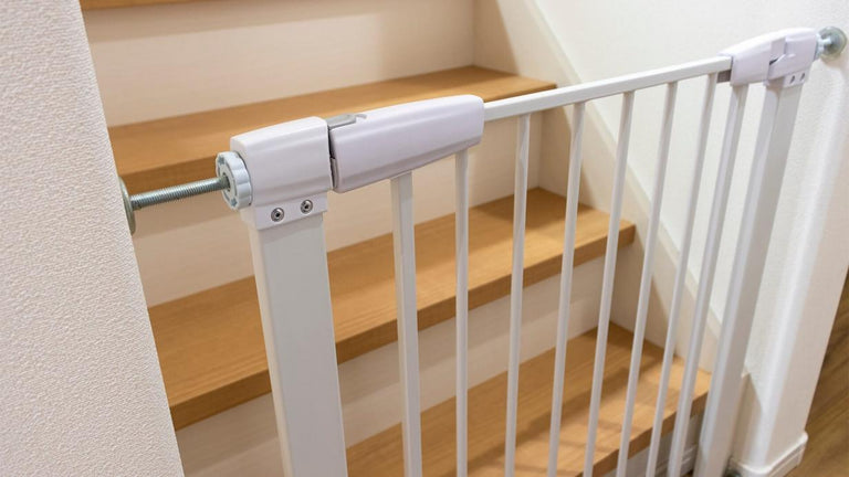 Een traphek aan de muur monteren? Zo doe je dat!