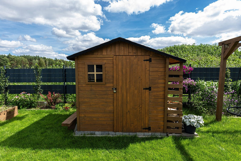 Fundering storten voor een tuinhuisje: Snelbeton of tegels?