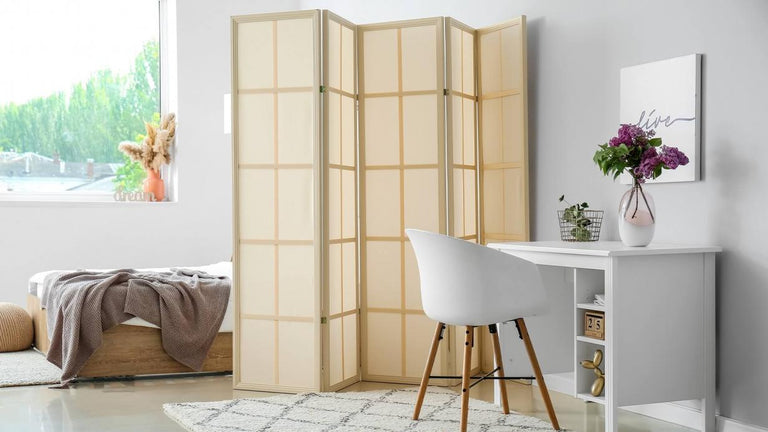 Zelf een kamerscherm maken? Dat kan met dit stappenplan!