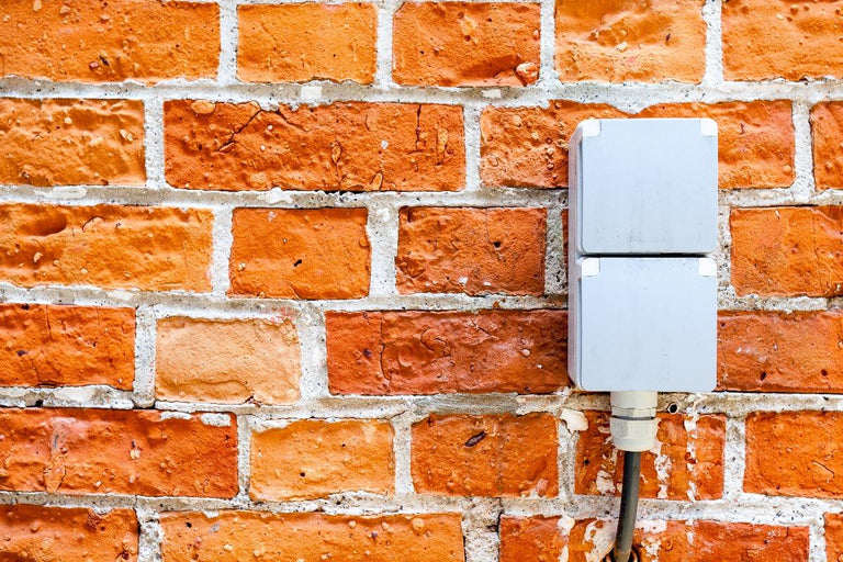 Een buitenstopcontact met of zonder schakelaar aansluiten