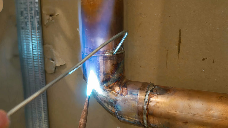 Koperen waterleidingen solderen met een soldeerbout of gasbrander