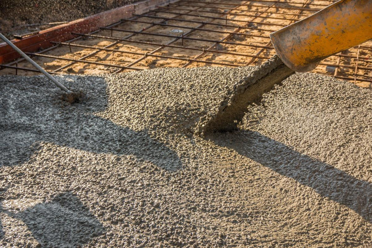 Met cement beton maken om te storten: zo moet dat