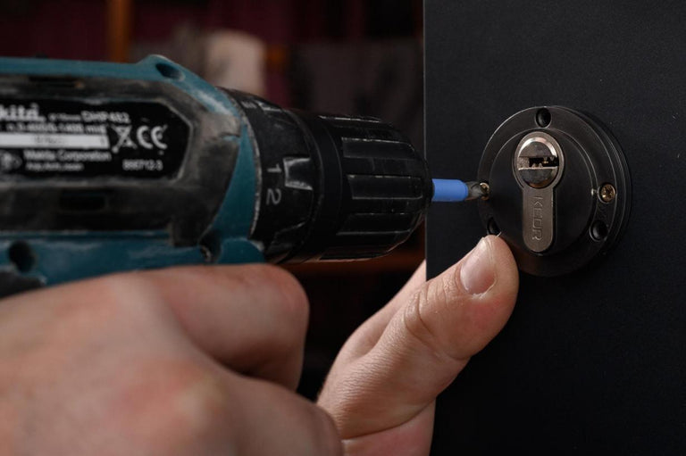 Zelf een slot op de slaapkamerdeur maken in 7 stappen