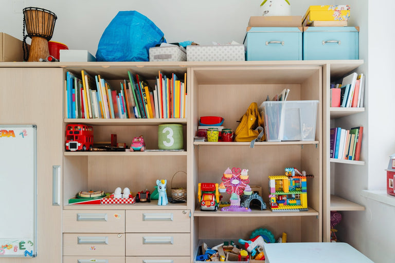 Speelgoed opbergen en opruimen: 7 slimme kastideeën voor de kinderkamer