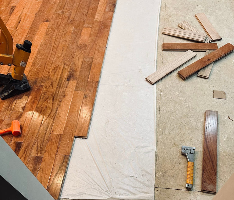 Underlayment vloer leggen als stabiele ondervloer op zolder