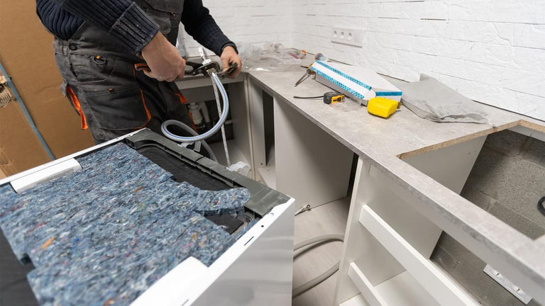 Hoe je een vaatwasser kan inbouwen? Wij leggen het je uit