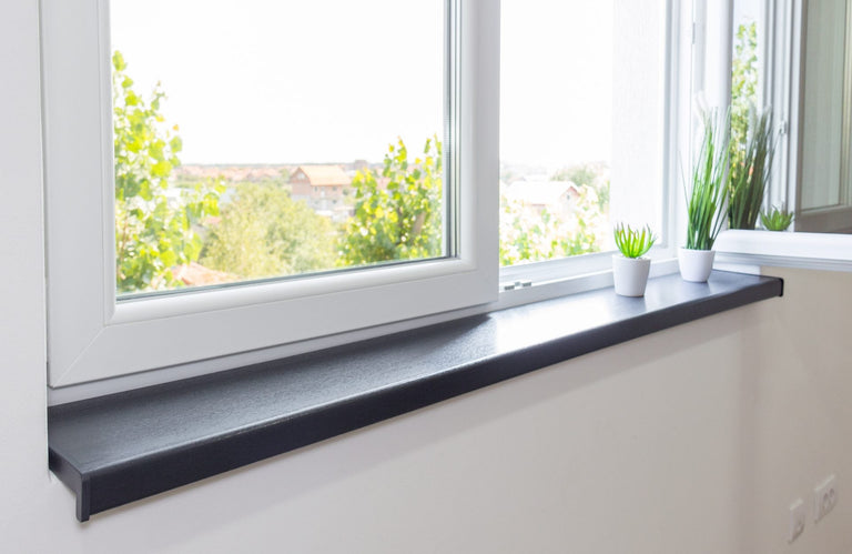 Een houten vensterbank renoveren en bekleden met interieurfolie