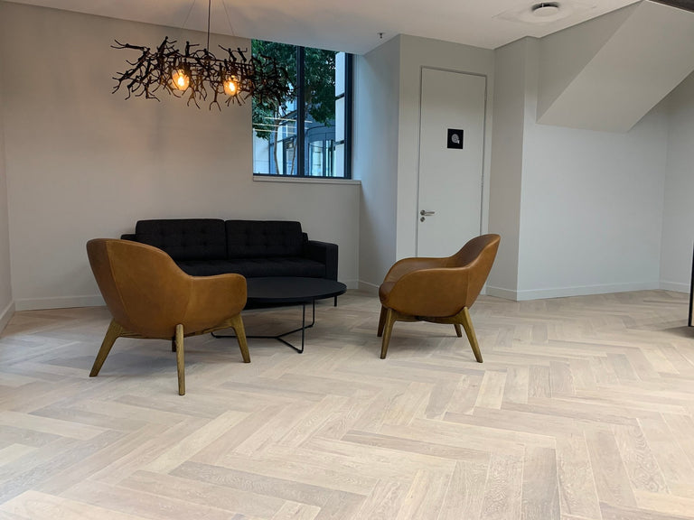 Visgraat PVC vloer leggen: geef je woning een luxe uitstraling