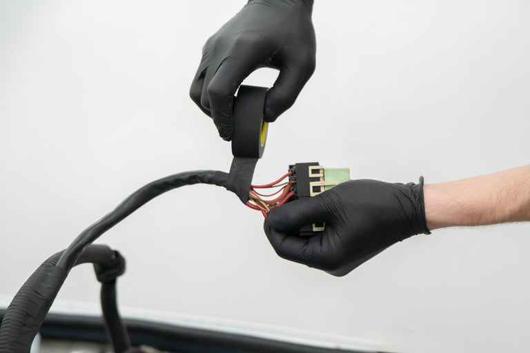 Vulkaniserende tape aanbrengen? Stappenplan voor een 100% waterdichte reparatie
