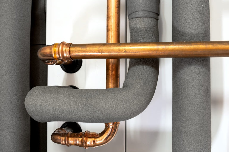 Warmwaterleidingen isoleren met buisisolatie: Voorkom warmteverlies