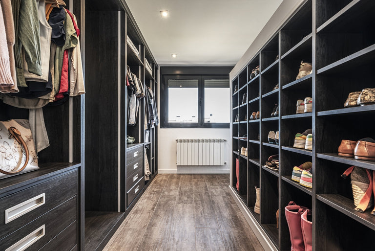 Wat kost een kast op maat? Overzicht van prijzen en mogelijkheden