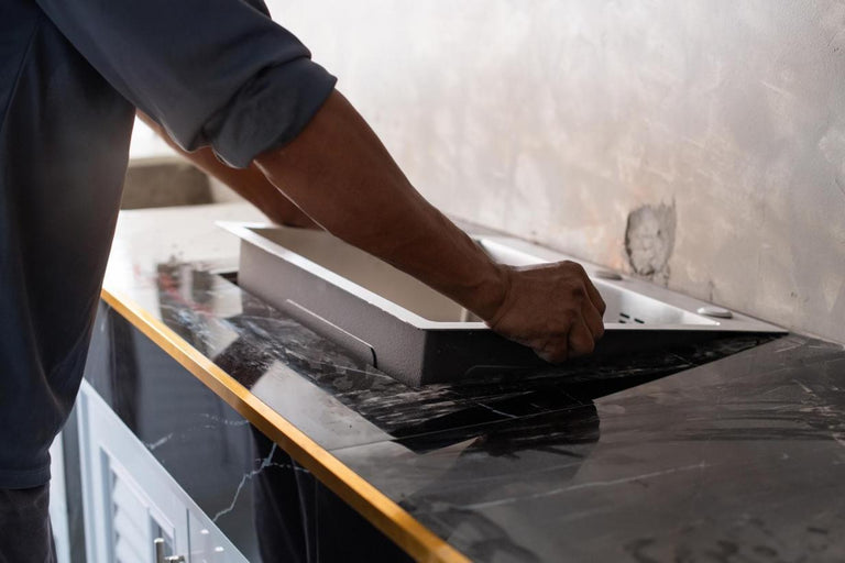 Zelf een spoelbak infrezen en plaatsen? Zo pak je dat aan