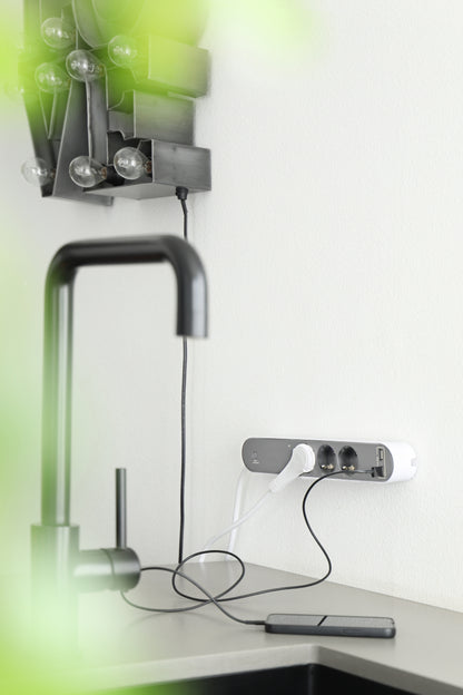 Q-Link stekkerdoos 3-voudig 3x geaard, 2x USB A wit 1,5m