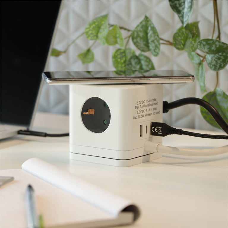 Q-Link Cube stekkerdoos 3-voudig 3x geaard, 2x USB A, 1x USB C wit 1,5m