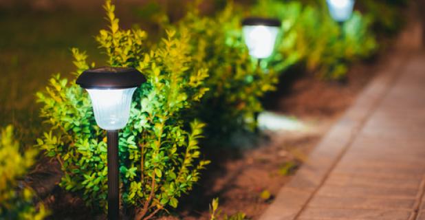 In 8 stappen zelf je tuinverlichting aanleggen