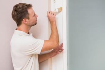 Zo kun je jouw deur mooi en strak verven