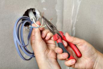 Watt Tegenwerken Zoekmachinemarketing Zelf je (UTP) kabel trekken door PVC leidingen | Hubo